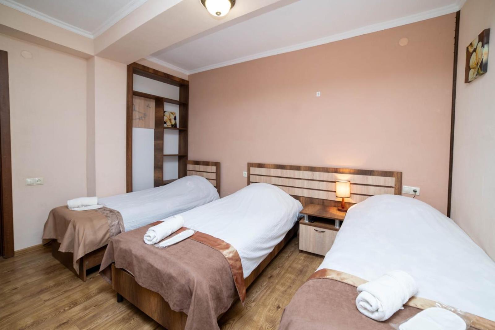 Guest House Kavkasioni 33 Telavi Exterior photo