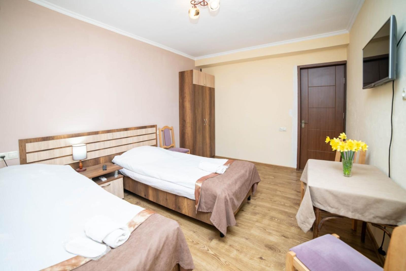 Guest House Kavkasioni 33 Telavi Exterior photo